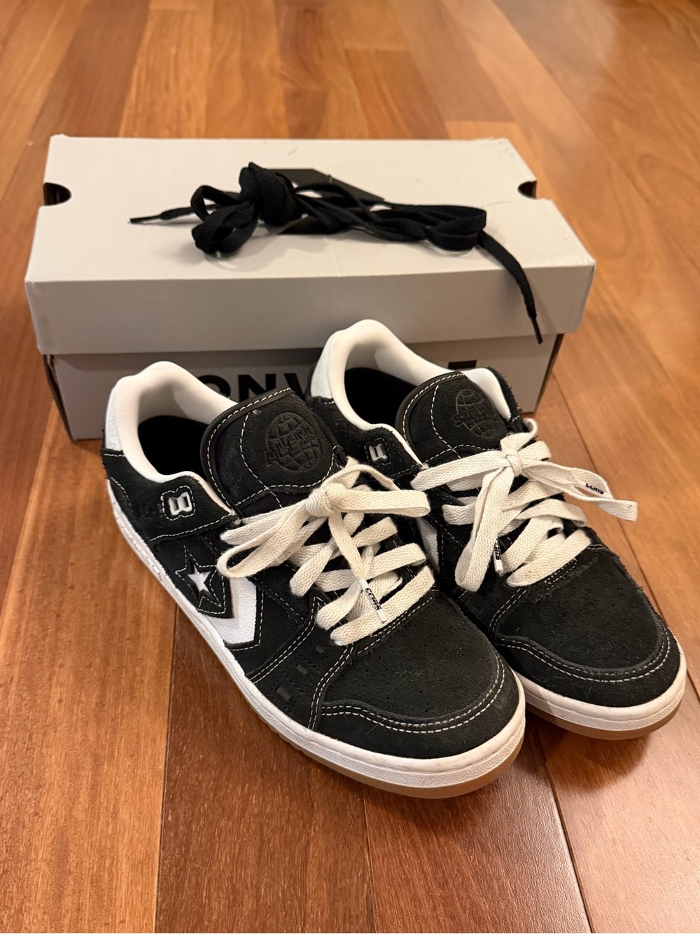 Converse AS-1 PRO Black & White LowTop Sneakers Sz 6 Women’s/4.5 Mens Like New!